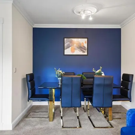Lovely 4 Bedroom House In - Sleeps 10 York