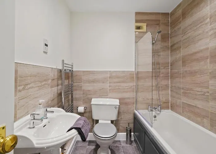 Lovely 4 Bedroom House In - Sleeps 10 York