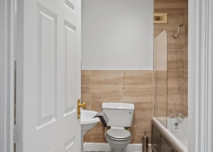 Lovely 4 Bedroom House In - Sleeps 10 * York