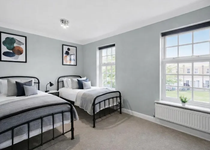 Lovely 4 Bedroom House In - Sleeps 10 York